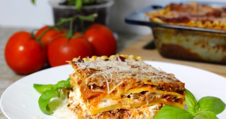 Classic Lasagna with Meat Sauce