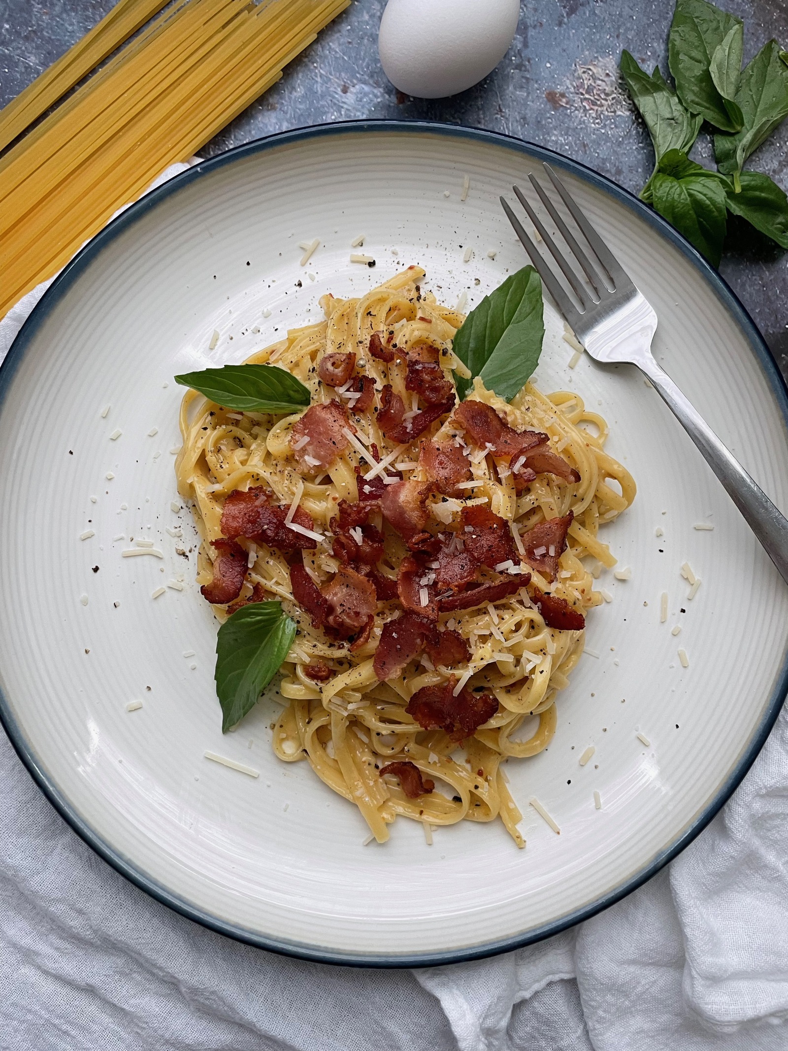 rich and creamy pasta carbonara